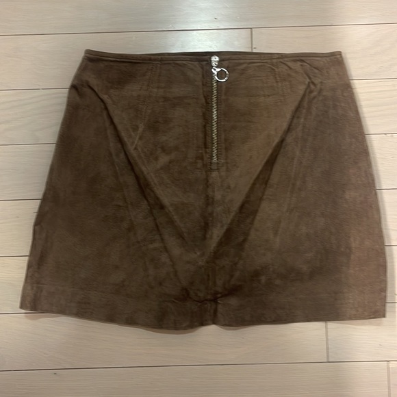Blank NYC brown suede skirt - Picture 2 of 3